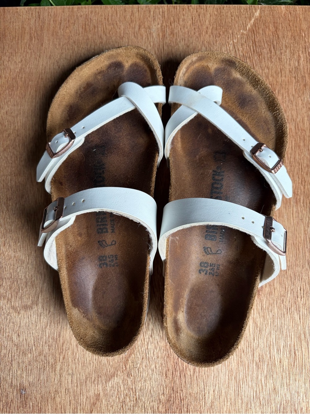 Birkenstock EUC!  White Leather Mayari Sandals Size 38